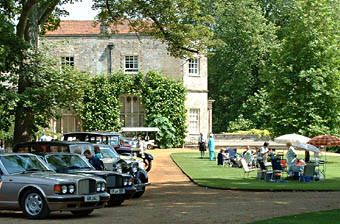 Display and picnic at Mottisfont
